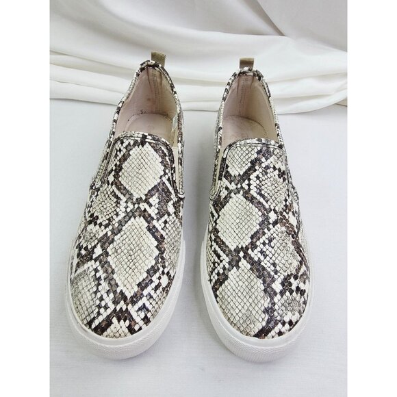 Tommy Bahama Size 9 Womens Animal Snake Sprint Slip On Logo Fashion Sneakers - Picture 1 of 12